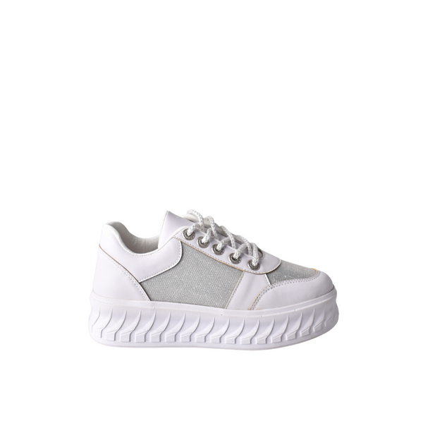 Fashionable Sneaker with Trims